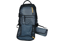 Фронтальный объемный карман на “молнии” с органайзером, сетчатыми карманами, чехол для зарядного устройства (входит в комплект рюкзака)